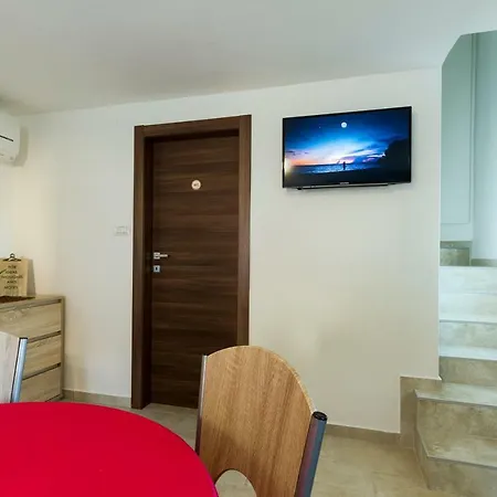 House Intacta * Pula